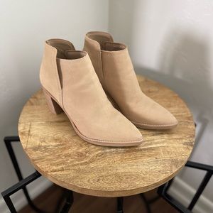 Dolce Vita spade suede booties